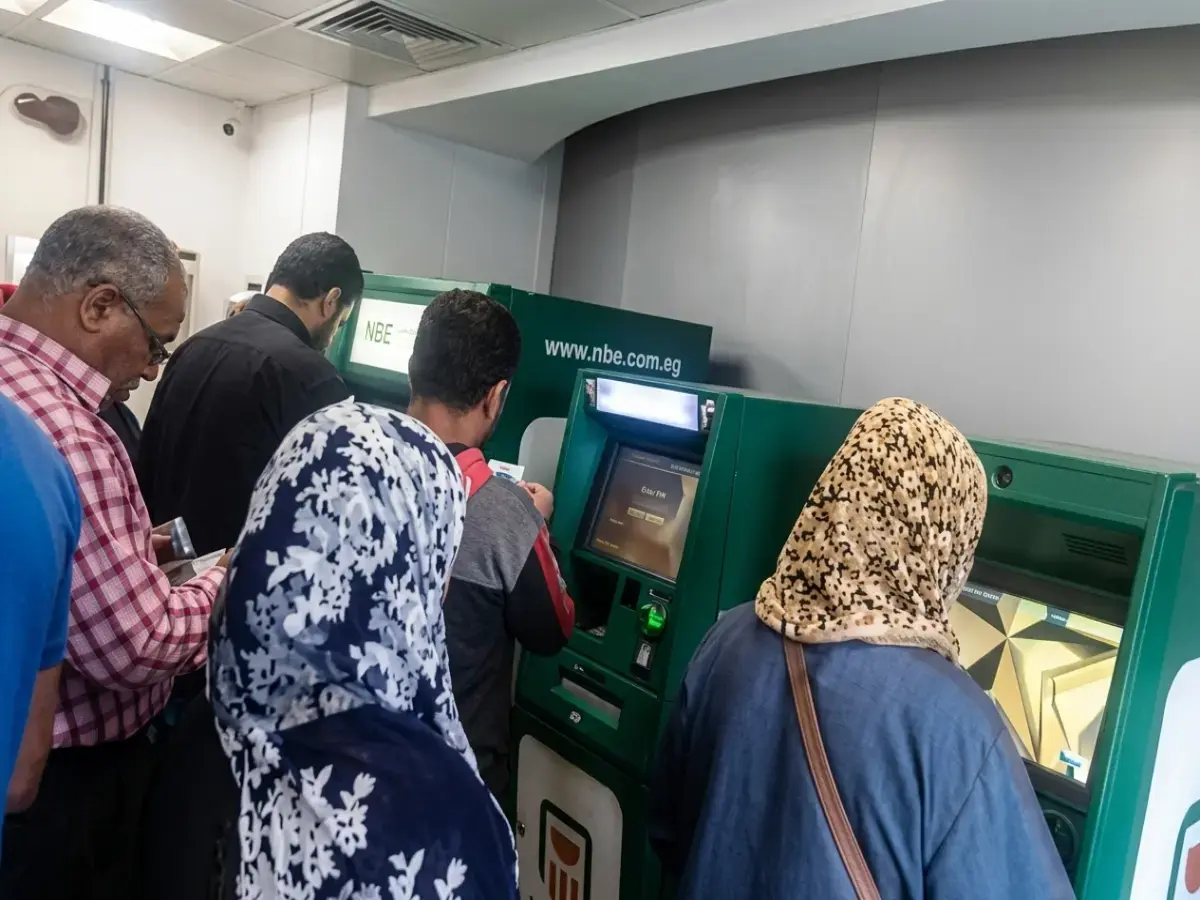 عاجل: اتحاد بنوك مصر يوجه رسالة 'لا تقلقوا' للمواطنين - زحام ATM يصل لـ 9 مليارات جنيه في يومين والبنوك تضخ نقداً في 13 ألف ماكينة!