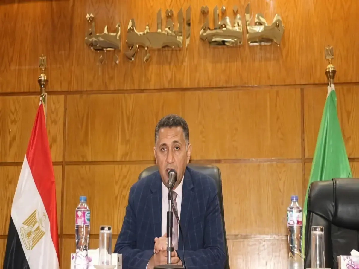 عاجل: محافظ القليوبية يقصف مسئولاً بـ 3 قرارات صادمة.. النقل والوقف للتحقيق والإحالة!