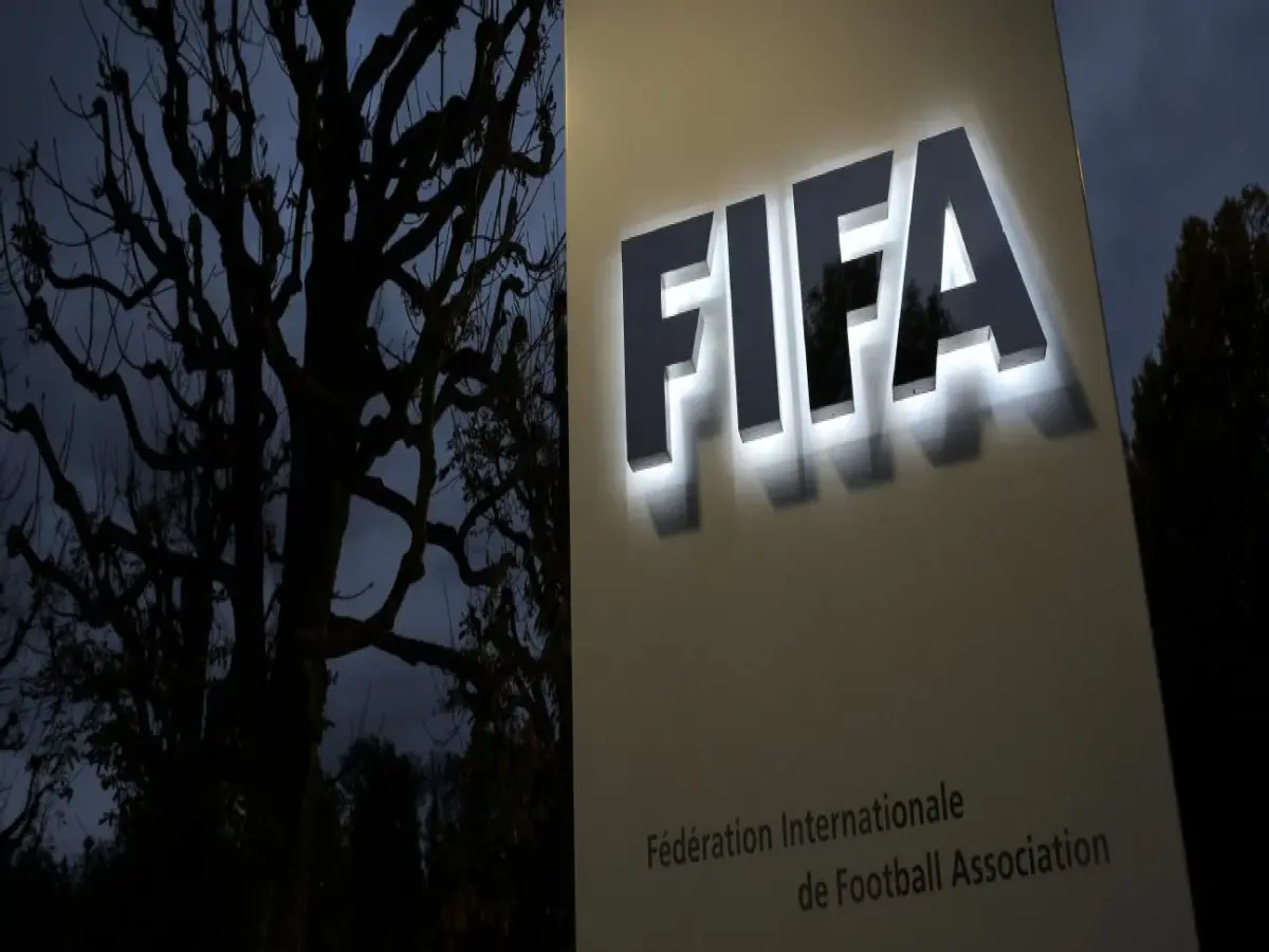 عاجل: FIFA يفرض قراراً صادماً لللاعبين والمشجعين… حظر قوارير الماء في ملاعب كأس العالم 2026 لأسباب أمنية خطيرة!