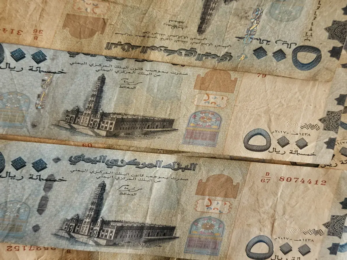حصري: الريال اليمني يكسر القاعدة الدولية… قفزة استثنائية بنسبة 1000% مقارنة بسعر الحوثيين - متعاملون يكشفون السر
