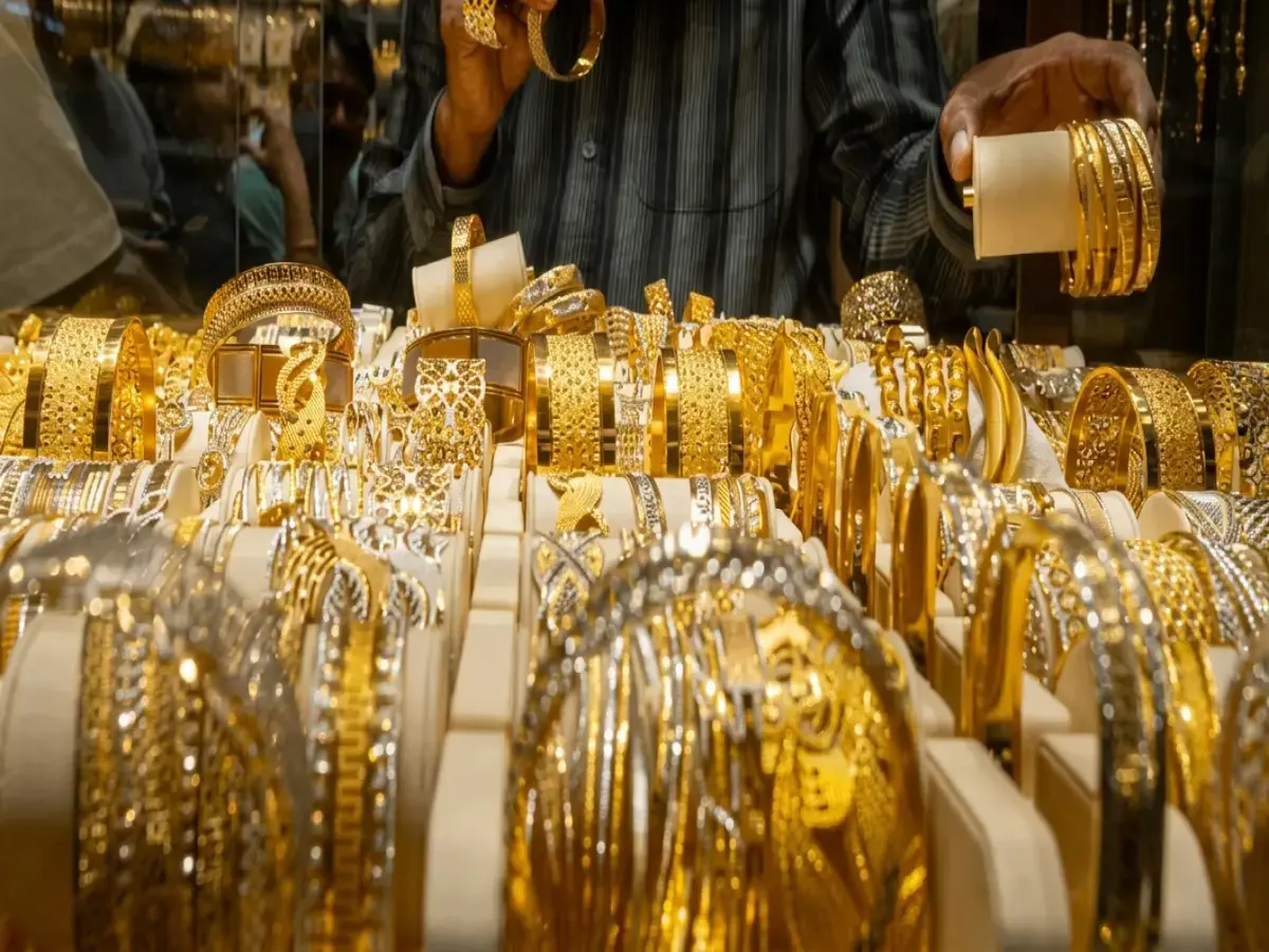 عاجل: انهيار اقتصادي يظهر في الذهب.. رحلة العدن تصل 204 ألف ريال مقابل صنعاء بـ70 ألف فقط! 🚨