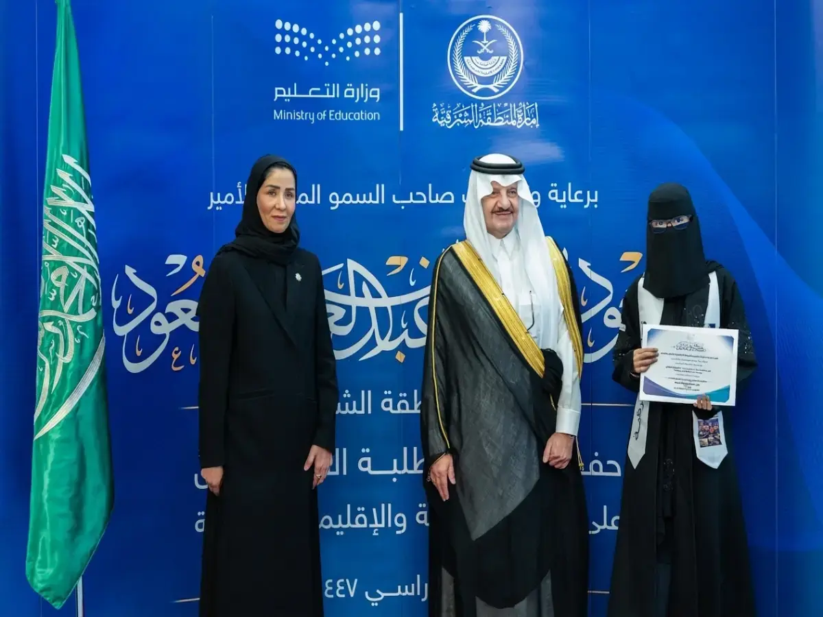 أمير الشرقية يُكرم 15 ألف حاج ونجوم رياضية وطلاب متميزين في يوم واحد - تفاصيل الصورة المتكاملة للنجاح السعودي!