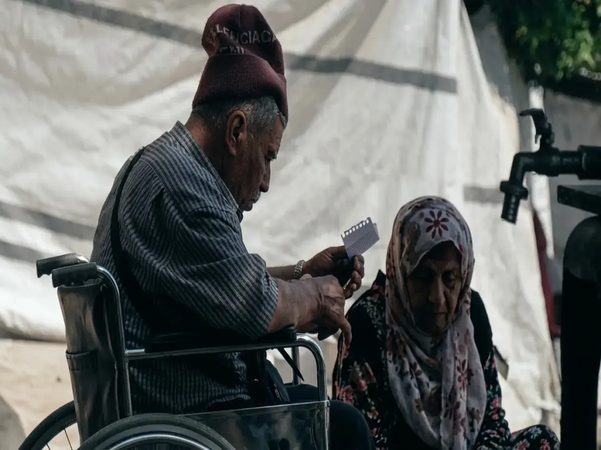 عاجل: أمين مجلس التعاون يهاجم إيران بقوة - 'تخرق القانون الدولي والإنساني' وتهديد خطير لمضيق هرمز!