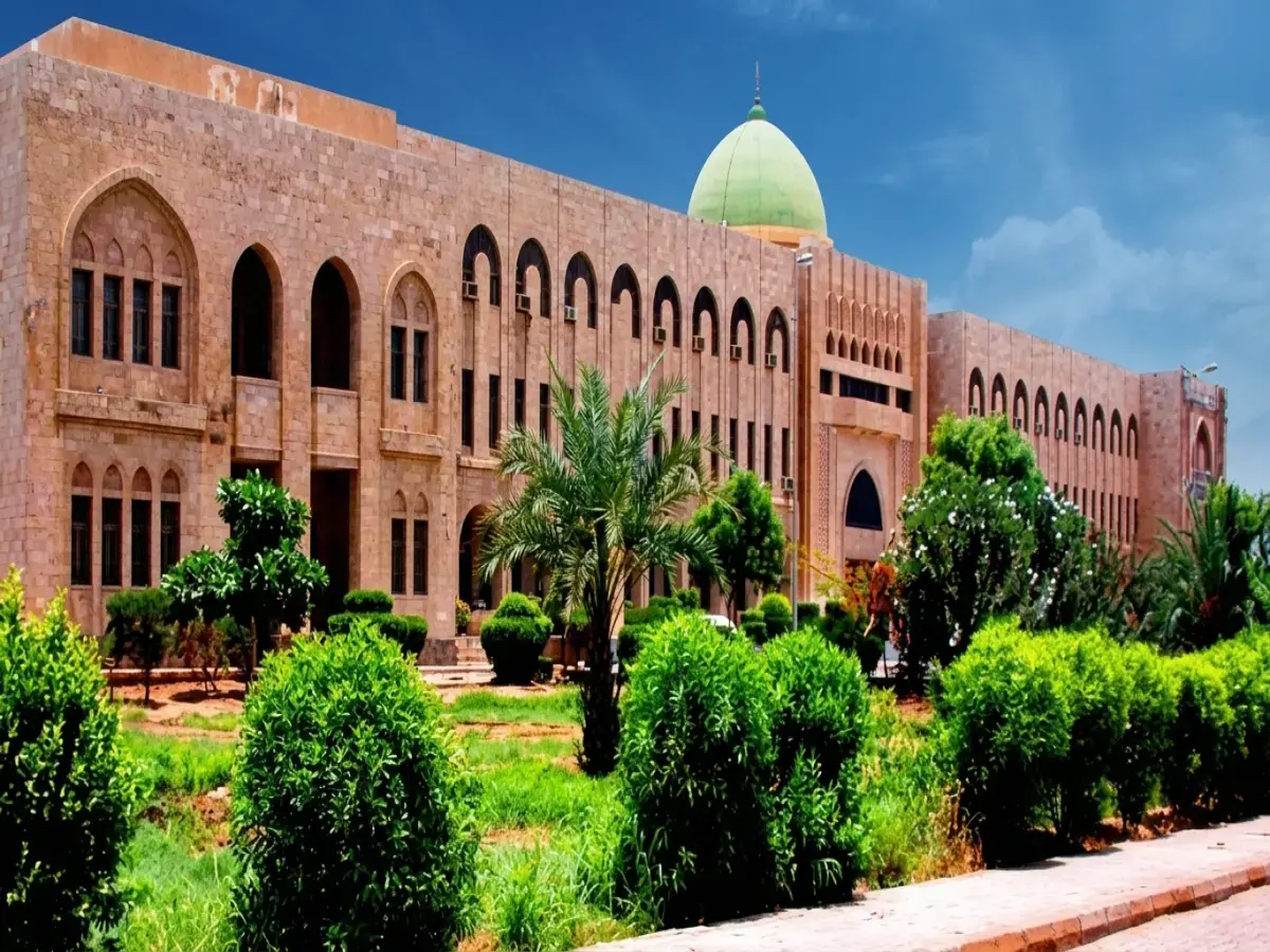 عاجل: جامعة عدن تطلق ثورة التعليم المدمج… قرار رسمي يحول المحاضرات إلى رقمية لإنقاذ الدراسة من انقطاع الكهرباء!