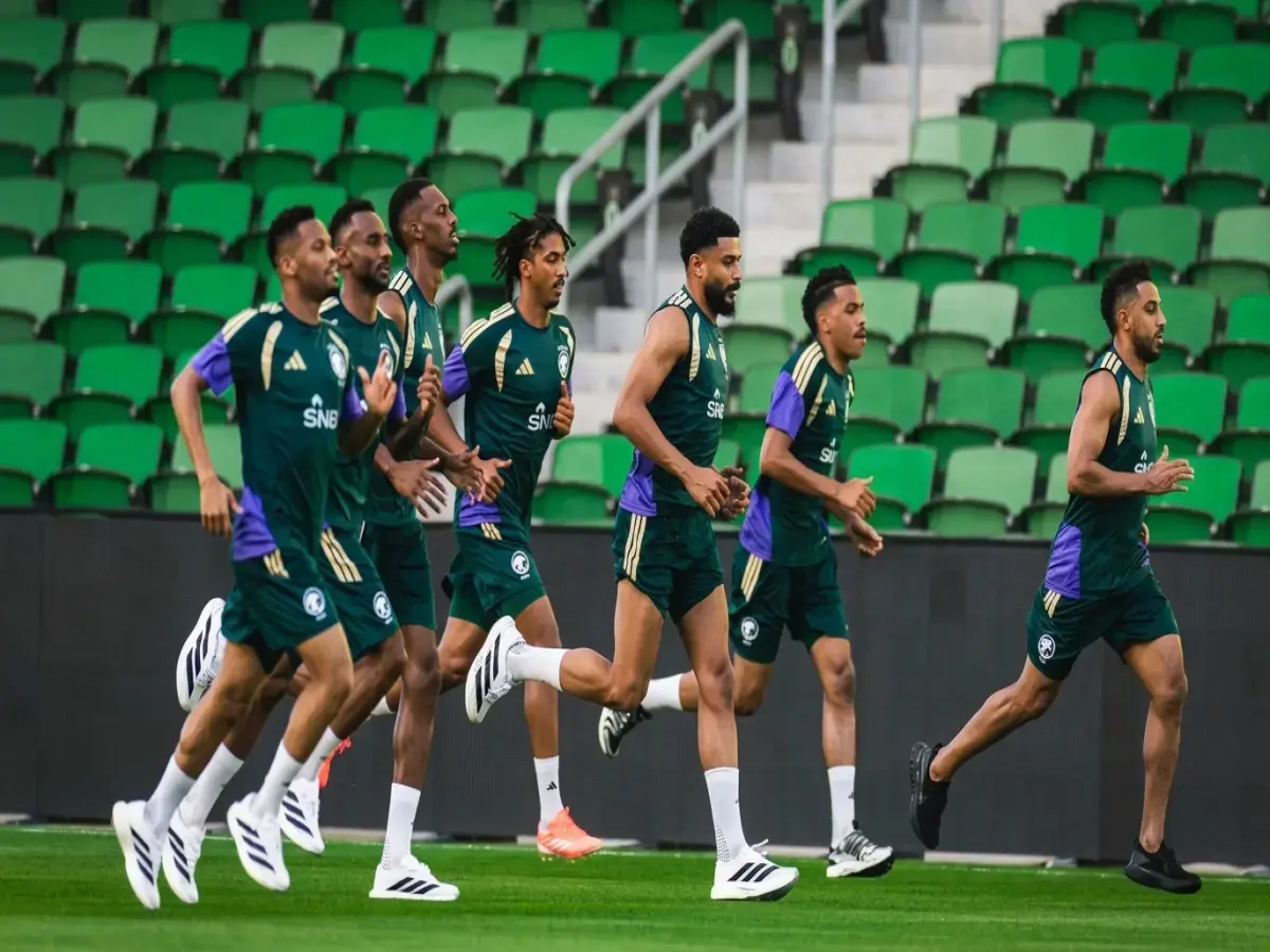 عاجل: الأخضر السعودي يحط في ميامي ويستقر في فندق الهلال... قرار استراتيجي لمعركة الأوروغواي!