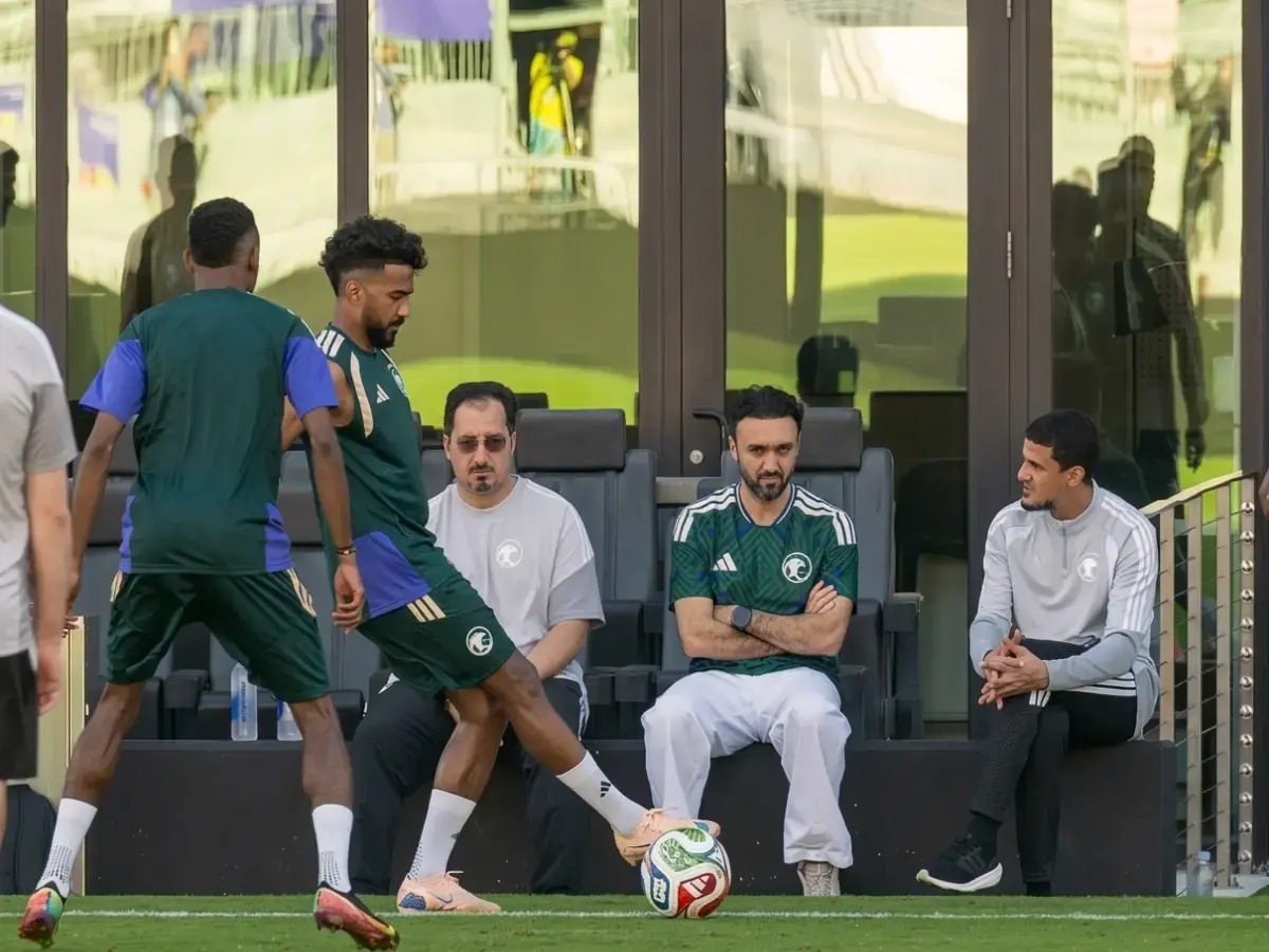 شاهد: وزير الرياضة يوجه رسالة نارية للأخضر بعد التعادل المذهل مع أوروغواي - البداية أذهلت الجميع!