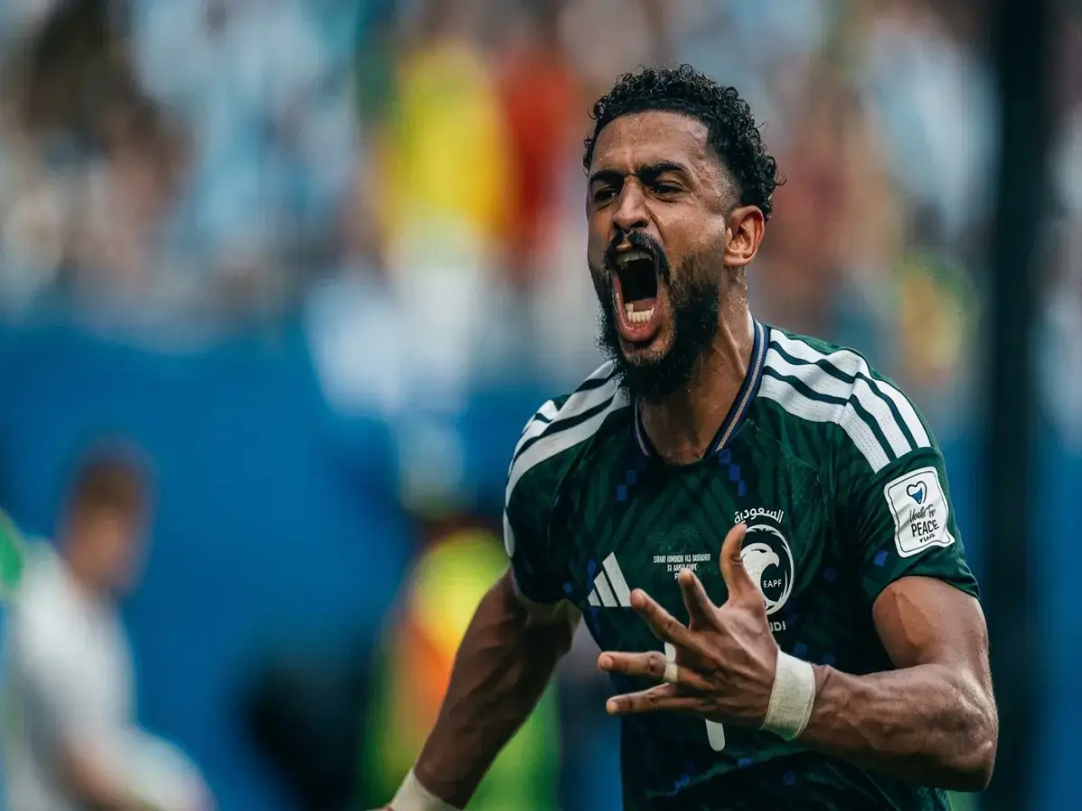 حصري: الأرقام التي تُذهل العالم… كيف تحول العمري إلى قناص الدفاع السعودي الأول عالمياً في مشهد لا يصدق!