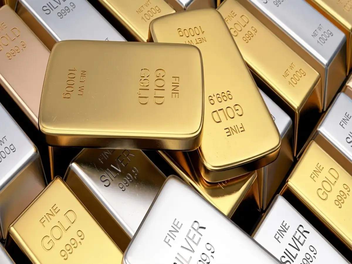 انفجار قوة الدولار يدمر الذهب: خسائر تاريخية 3.8% أسبوعياً والعقود الآجلة تنهار 2.5%… هل هذا نهاية المعدن النفيس؟