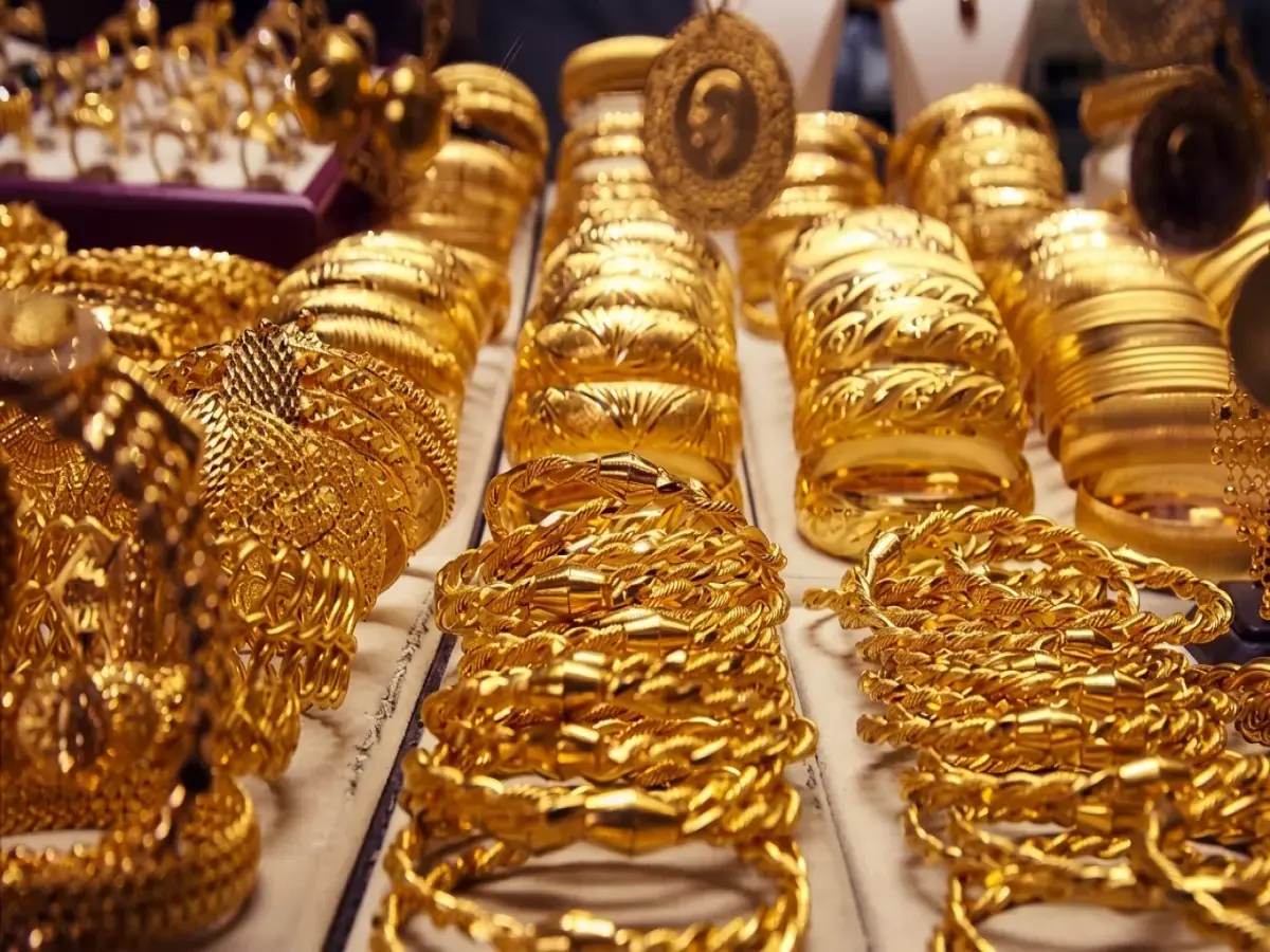 انهيار مفاجئ: عيار 21 يخسر 1110 جنيه في أقل من شهر - هل تهوي 6000 جنيه قريباً؟