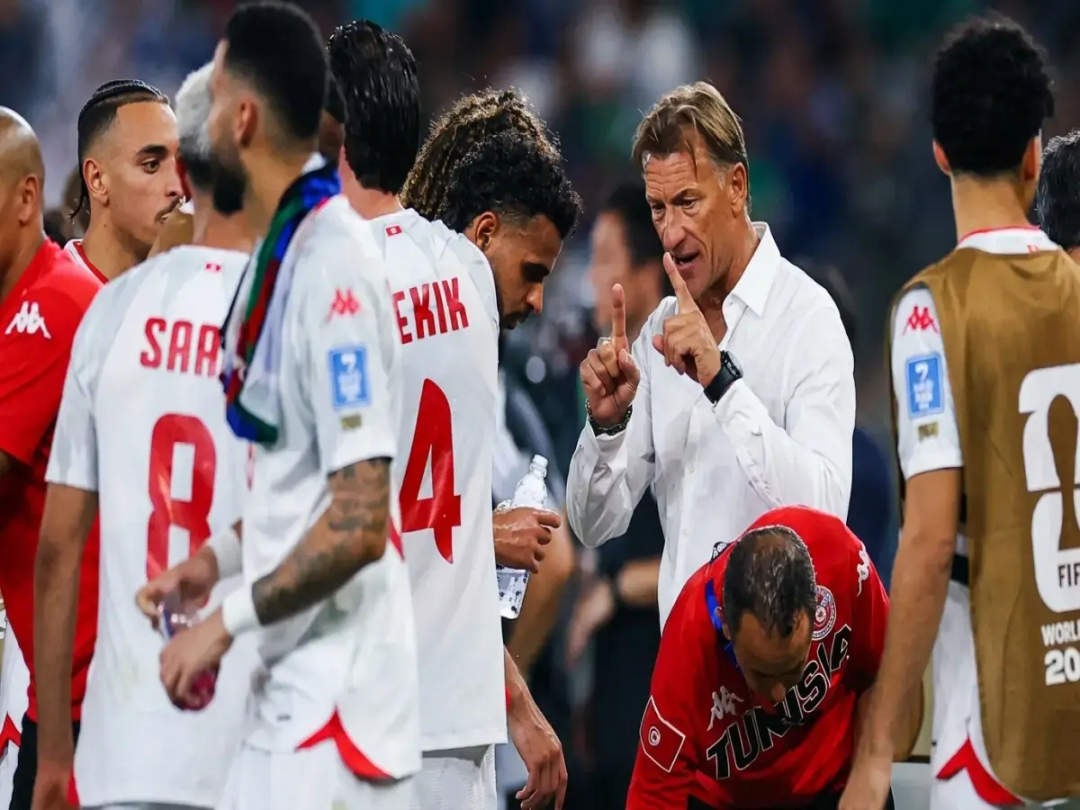 مشهد صادم: رونالدو يقطع سؤال الصحفي عن ميسي فوراً - هذا ما قاله أمام الكاميرات! (فيديو)