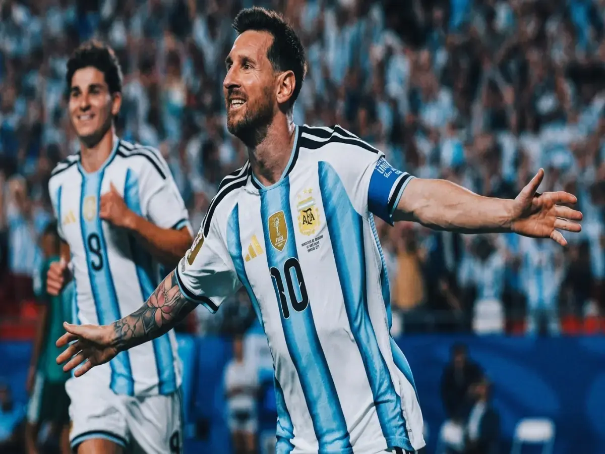 صادم: أسطورة النصر السعودي يفضح سر رونالدو ويكشف - لماذا ميسي متفوق عليه؟ (فيديو)