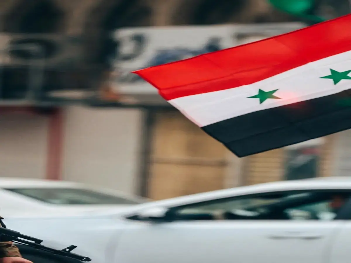 انفجار الوضع ببغداد: قوات مكافحة الإرهاب تعتقل برلمانيين في المنطقة الخضراء… ما علاقة الفصائل الموالية لإيران وزيارة الزيدي لواشنطن؟