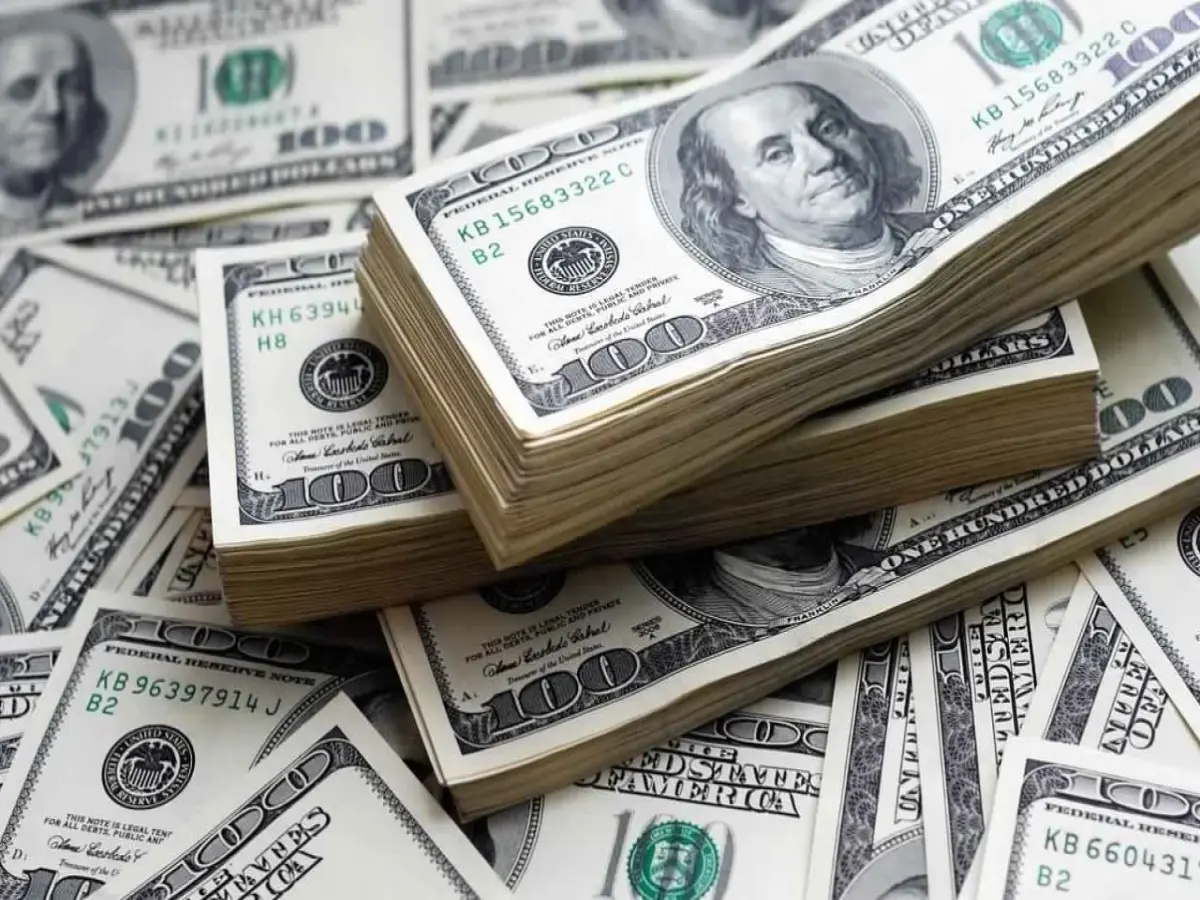 عاجل: الدولار يتهاوى في البنك الأهلي 19 قرشاً ويصعد في بنكي الإسكندرية وقناة السويس.. تفاصيل التباين الصادم لأسعار الصرف صباح اليوم!