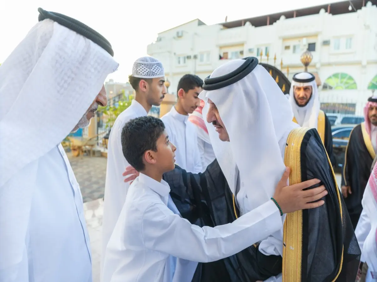 عاجل: أمير الشرقية يقوم بواجب العزاء… صور مؤثرة لزيارة أسر شهداء حادث أرامكو المروحي