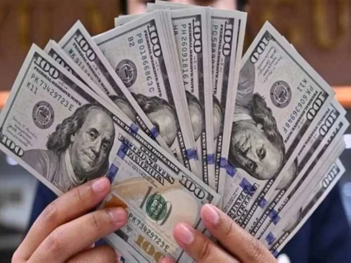 عاجل: أرقام صادمة لأسعار الدولار اليوم الأحد… البنوك المصرية تبدأ انخفاضاً تاريخياً والمركزي يتراجع تحت هذا الرقم!