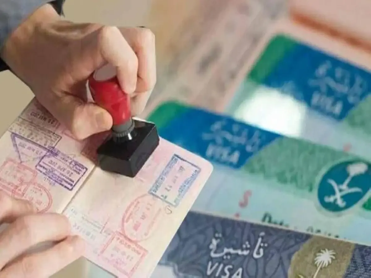 عاجل: رسوم جديدة صادمة للزيارة العائلية في السعودية - هل ستدفع 300+ ريال لزوجتك وأولادك عام 2026؟