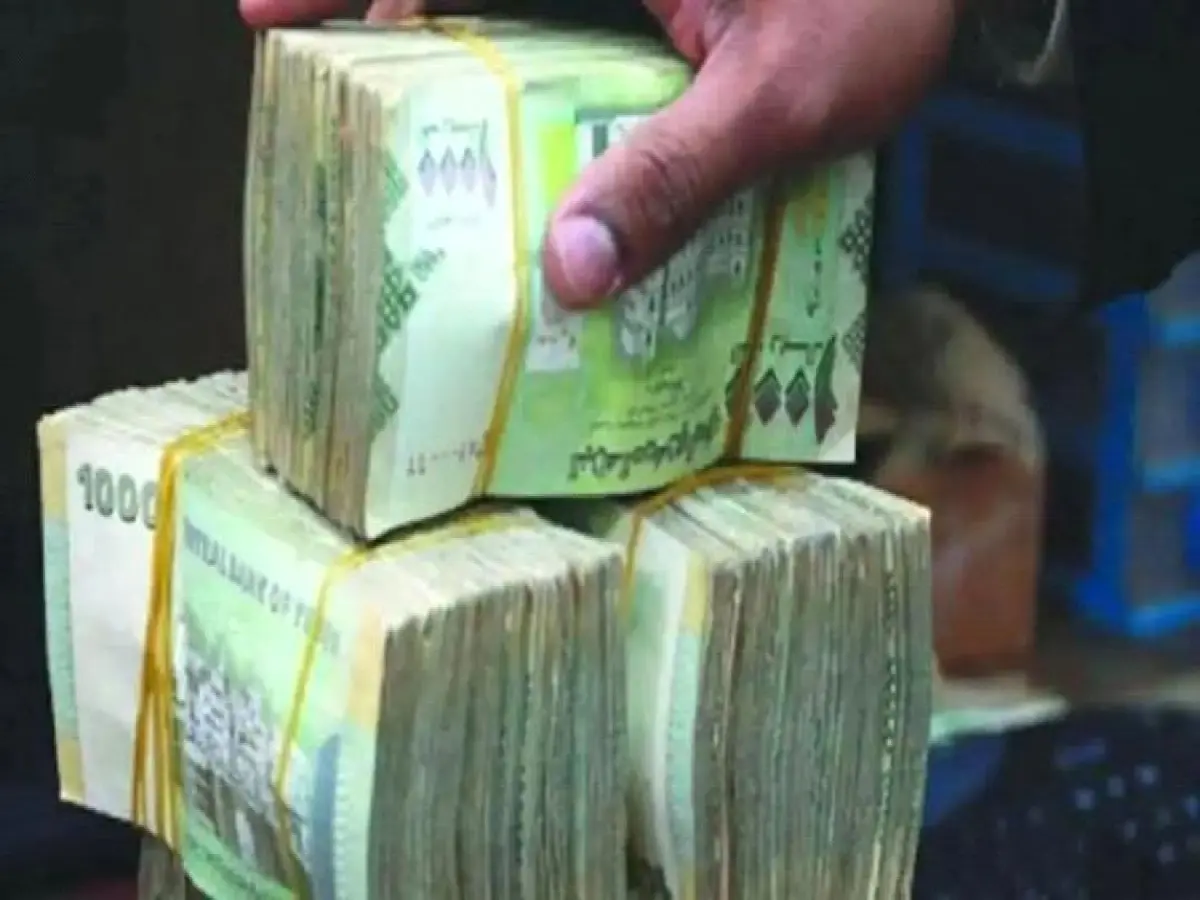 صدمة صرف: هذه أسعار الدولار والريال السعودي الجديدة في عدن وصنعاء - المقارنة تكشف مفاجأة مذهلة!