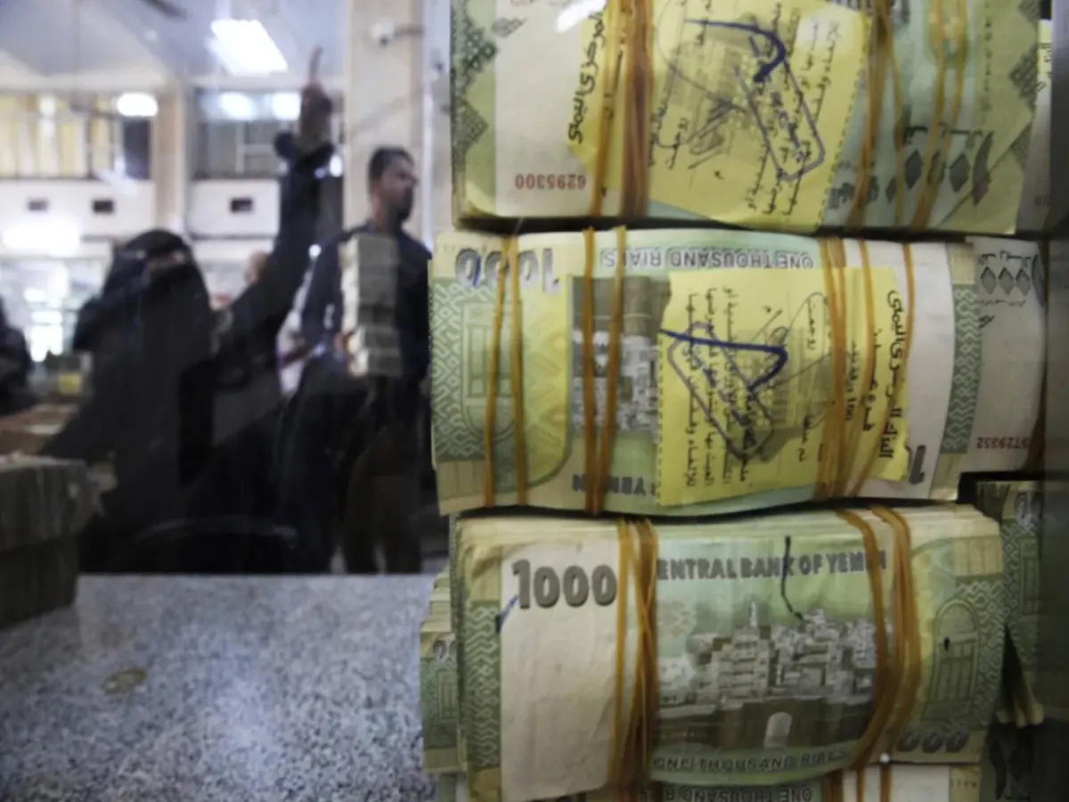 عاجل: انهيار صادم للريال اليمني - دولار عدن يقفز فوق 2000 ريال لأول مرة… تفاصيل الأسعار المدمرة!