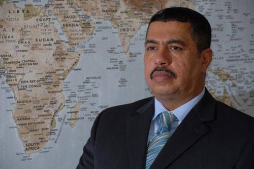 «يمن برس» ينشر السيرة الذاتية وصورة وزير النفط والمعادن خالد بحاح