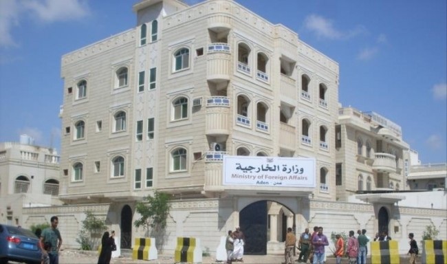 بالأسماء.. الكشف عن تعيين سفراء جدد لليمن «غير دبلوماسيين» في 25 دولة بينهم ناشطة عشرينية