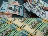 عاجل: فجوة مذهلة بين عدن وصنعاء - الدولار ينهار بـ 400 ريال في الجنوب مقابل استقرار في الشمال؟ إليكم أسعار الصرف الحالية