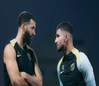 بطل العالم يصنع المعجزات من جديد.. كانتي يخطف الأضواء في السعودية