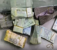 بعد الوديعة السعودية.. اليمنيون يبكون أمام محلات الصرافة بعد وصول الريال اليمني لمستوى غير مسبوق !! (أسعار الصرف الآن)