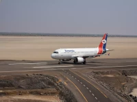 تاريخي: أول هبوط لطائرة يمنية في مطار المخا الجديد... والوجهة صادمة!