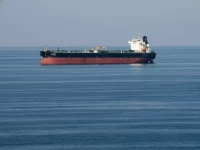 عاجل: إيران تخطف ناقلة نفط عملاقة بـ73 ألف طن... والأسطول الأمريكي يتأهب!