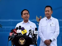 عاجل: الرئيس الإندونيسي يأمر بمراجعة شاملة لعملاق الورق بعد كارثة الفيضانات - 1.5 مليون هكتار تحت المجهر!