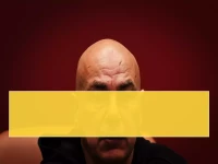 فضيحة مدوية: إعلامي مغربي يهين حسام حسن علناً... والبعثة المصرية تنسحب في موقف تاريخي!