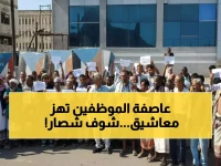 عاجل: آلاف الموظفين النازحين يحاصرون قصر معاشيق الخميس... هل ستنهار الحكومة أمام غضب "الجياع"؟