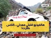 عاجل: سيول جارفة تبتلع سيارتين في اليمن والأهالي ينقذون المالكين بأعجوبة!