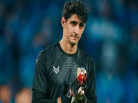 ماذا يقول نجمك بعد أن يكسر ظهر فريقك بخسارة 3-1؟.. ياسين بونو فعل هذا فورًا