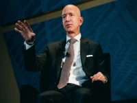 ضخامة تاريخية: بيزوس يحدد 10 مليارات دولار للشركة التي تخترق حدود الذكاء الاصطناعي… تطور نماذج 'قادرة على فهم العالم المادي'.