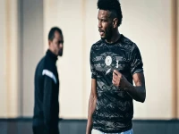 عاجل: إصابة بنزيما في الظهر تهدد مواجهة ضمك… الأجهزة الطبية في سباق مع الزمن لإنقاذ فرصة أخيرة!