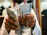 عاجل: السعودية تقدم رواتب مايو كـ"عيدية مبكرة" قبل الحج… الموظفون يحصلون على رواتبهم قبل الموعد بأيام!