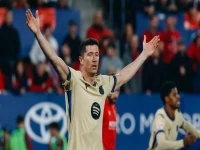 خبير الانتقالات العالمي فابريزيو رومانو يفضح مراوغة ليفاندوفسكي: عرض الهلال الجنوني 90 مليون يورو لم يحسم الأمر!