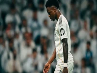 عاجل: ماركا تشعل فتيل الشقاق داخل ريال مدريد - فينيسيوس يبدأ إجازته المبكرة قبل وداع كارباخال!