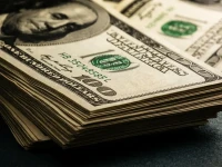 عاجل: انفجار أسعار العملات في عدن مساء الخميس… الدولار يقفز إلى 1573 ريال! تحقق من أرقام الشراء والبيع الآن