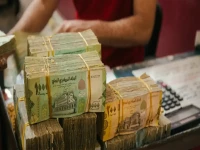 عاجل: كارثة اقتصادية - الدولار الأمريكي ينقسم في اليمن إلى 1558 ريال مقابل 533 ريال في نفس اليوم!