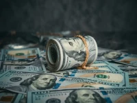عاجل: استقرار صادم للريال اليمني يربك المتداولين! أسعار الدولار تلزم بـ1558 للمرة الثانية… ما سر هذا التوازن غير الطبيعي؟