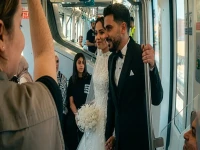 مذهل: زفاف غير متوقع داخل قطار المستقبل... الركاب يشاركون في لحظة تاريخية (صور)