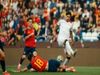 عاجل: شاهد كيف فرض العراقيون التعادل على إسبانيا في عقر دارها - 44 لاعب شاركوا في مباراة غير عادية!