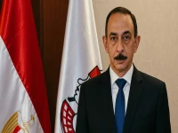 عاجل: محافظ سوهاج يوقف معلمًا ويحيله للتحقيق بعد نشر امتحانات على فيسبوك… القصة الكاملة والسبب الخطير