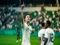 عاجل: العواصف تُوقف الأخضر ساعتين قبل فوز دونيس الأول - إنذار قوي لـ مونديال 2026!