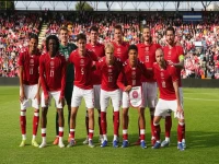 عاجل: طبيب منتخب الدنمارك يكشف مفاجأة بعد سقوط إريكسن الصادم… اللاعب يعود للمنزل خلال أيام!