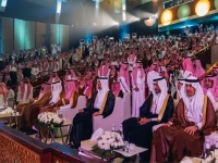 عاجل: الأمير محمد بن عبدالرحمن يكرّم 220 خريجًا ويُعلن قرارًا كبيرًا في مدارس الرياض… صور الفخر والانتماء!