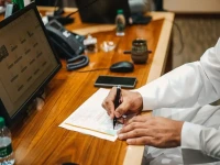 عاجل: جمعية إنسان تسجل إنجازاً تاريخياً كأول خيرية عربية تلبّي 12 منظومة عالمية… خبراء: ثورة في حوكمة العمل الخيري!
