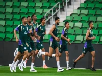 عاجل: الأخضر السعودي يحط في ميامي ويستقر في فندق الهلال... قرار استراتيجي لمعركة الأوروغواي!